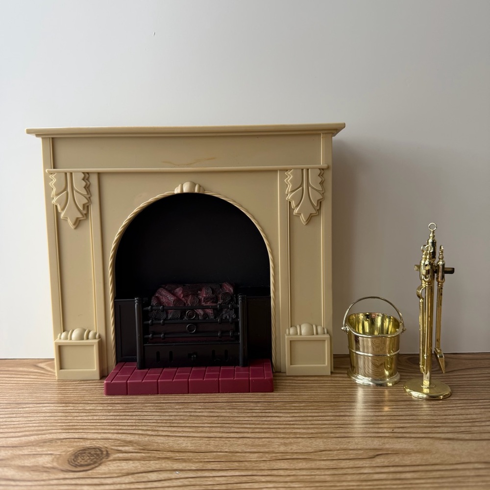 Vintage Sindy Pedigree Doll Scene Setter 1984 RARE Fireplace With Tools - WORKS